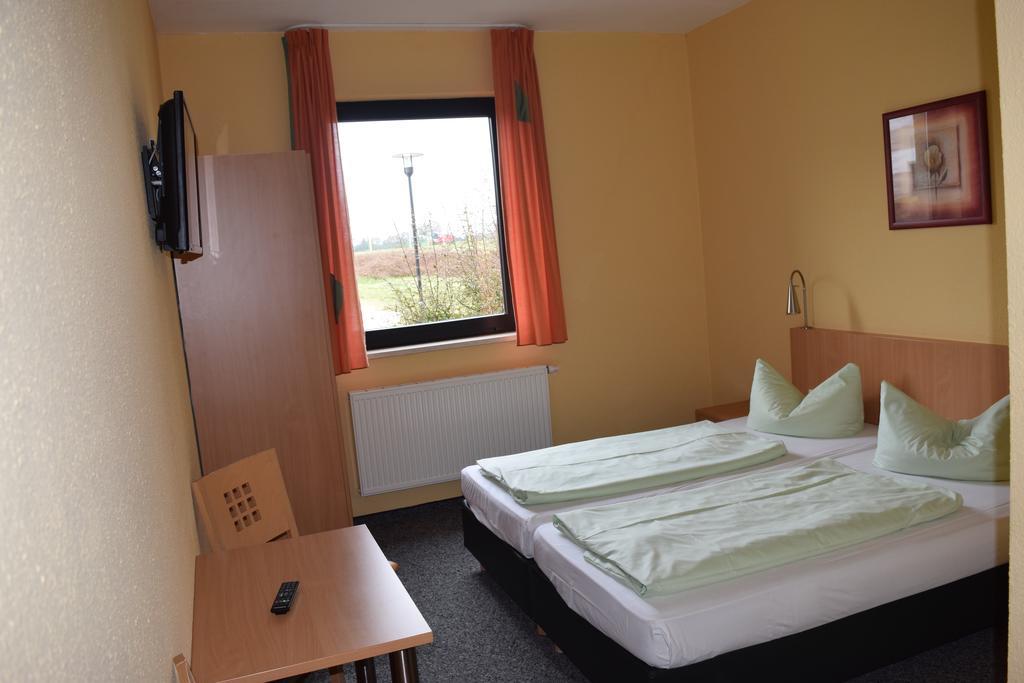 Euroville Jugend- Und Sporthotel Naumburg  Exterior foto